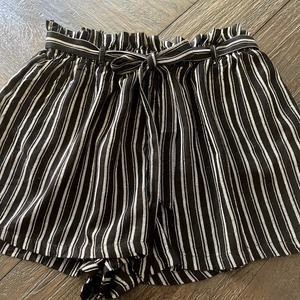 HOLLISTER HIGH RISE STRIPED PAPERBAG SHORTS